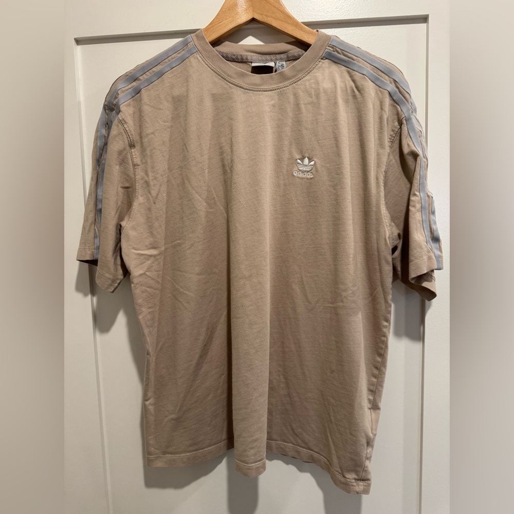 Classic Adidas T-shirt - S/M, Cream